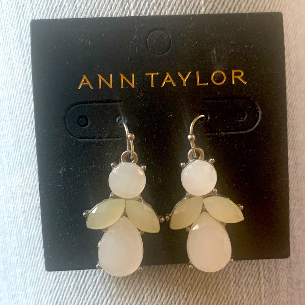 Drop earrings white and cream
